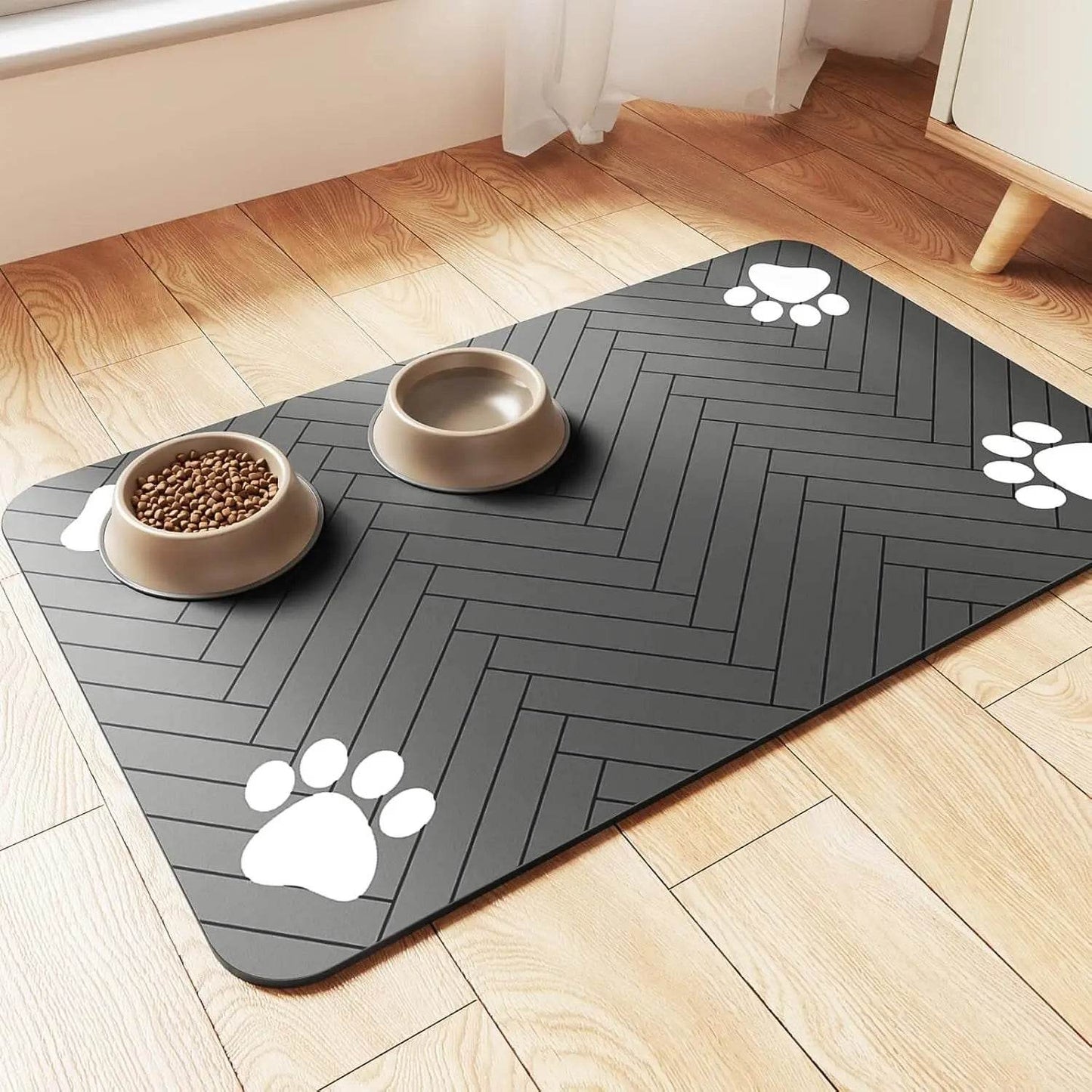 Fitzsi Essentials absorbent pet feeding mat with paw print design and two bowls for food and water